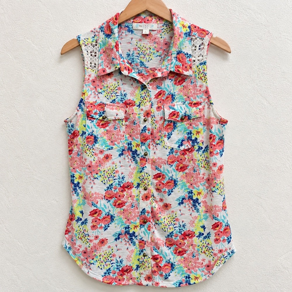 Love Fire Floral Lace Shoulder Sleeveless Button Down Top Large Pink Blue White